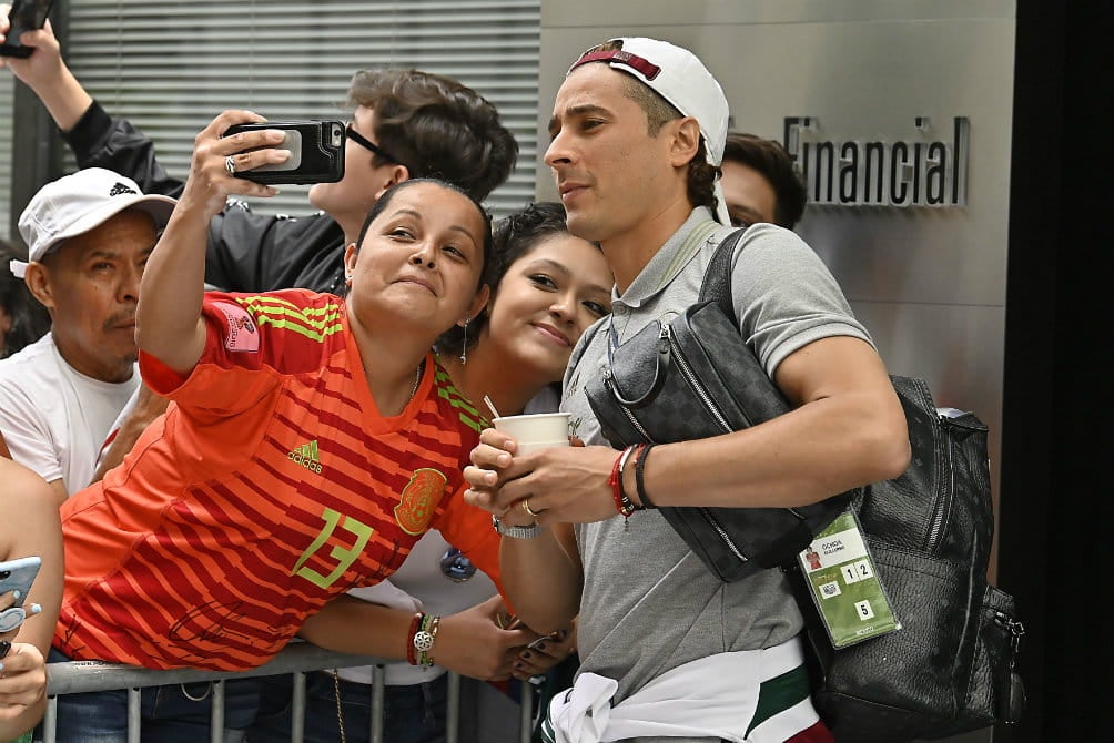 Guillermo Ochoa atendió a los aficionados mexicanos mientras estuvo en Estados Unidos