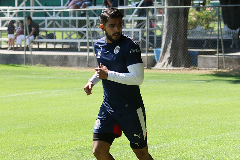 Miguel Ponce en práctica de Chivas