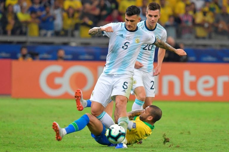 Leandro Paredes, lucha por la redonda