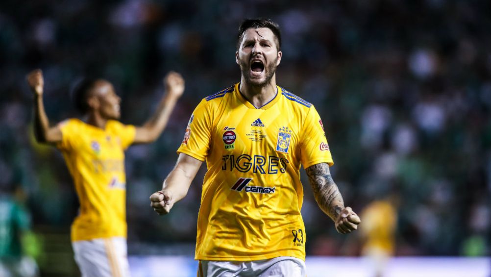 Gignac celebra gol en el Volcán