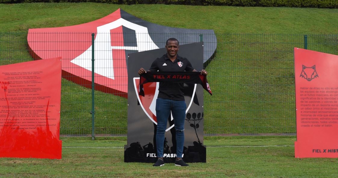 Cuero durante presentación con Atlas