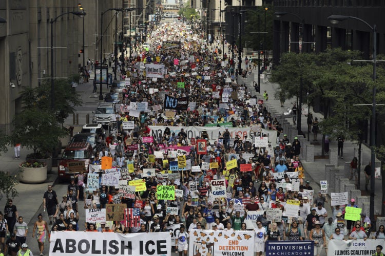 Protestantes arribaron a la Plaza Daley