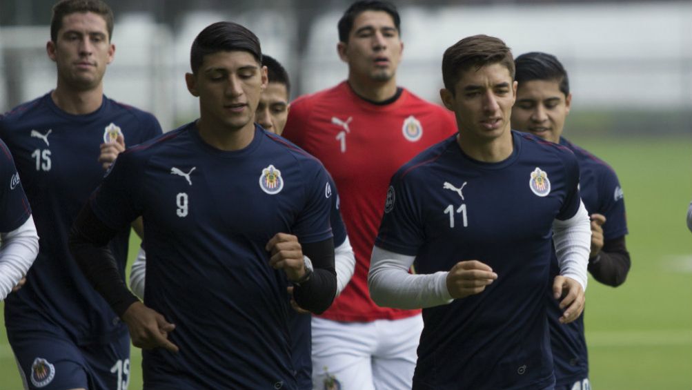 Pulido y Brizuela, en un entrenamiento con Chivas