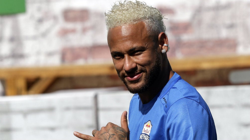 Neymar durante un torneo organizado en Praia Grande