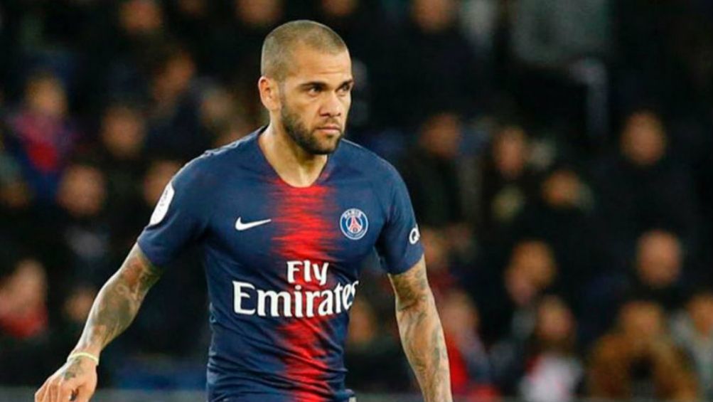 Daniel Alves, en un juego con el PSG