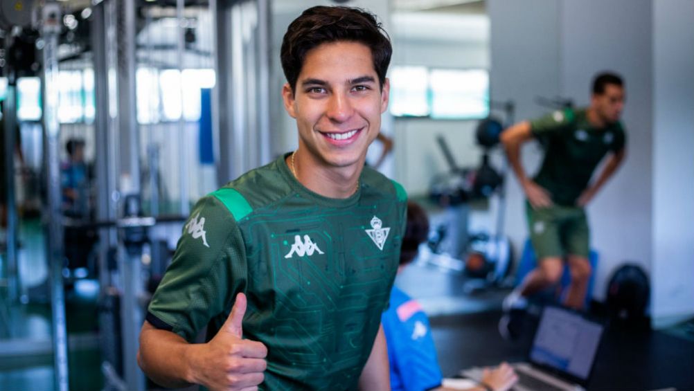 Lainez, en un entrenamiento del Betis