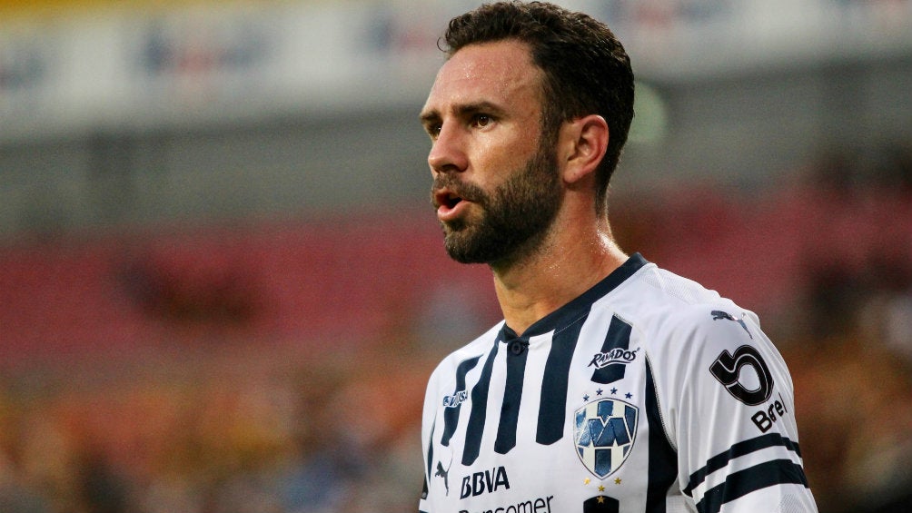 Miguel Layún durante un partido con Monterrey