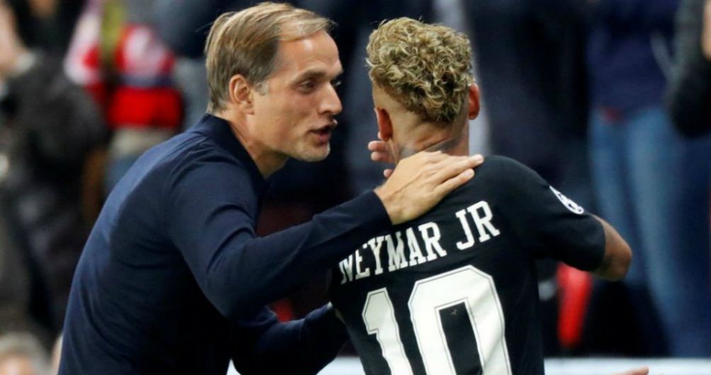 Thomas Tuchel habla con Neymar en un juego del PSG