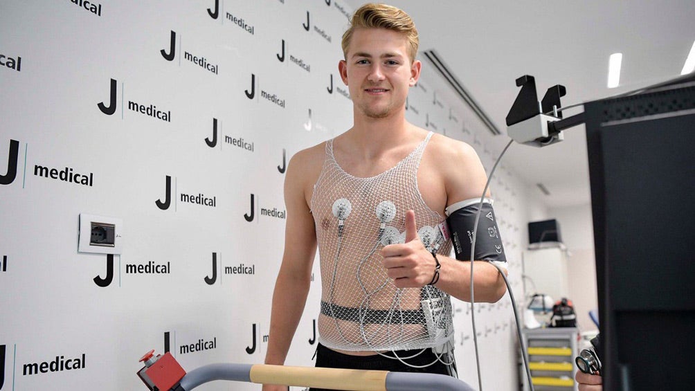 Matthijs de Ligt, durante los exámenes médicos con la Juventus