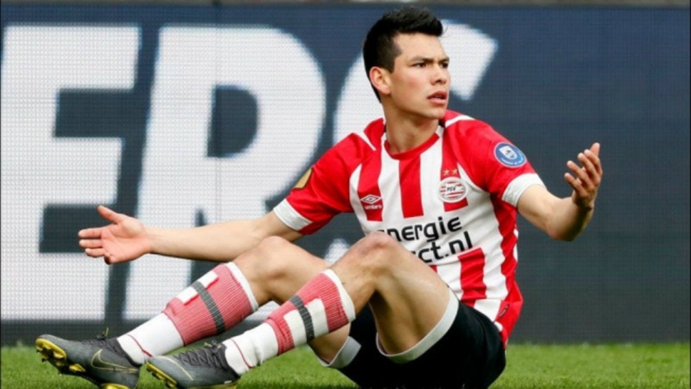 Hirving Lozano durante un partido con el PSV