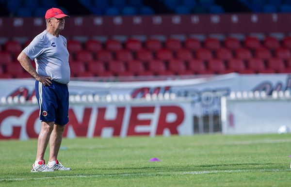 El Ojitos Meza durante un entrenamiento de Veracruz 