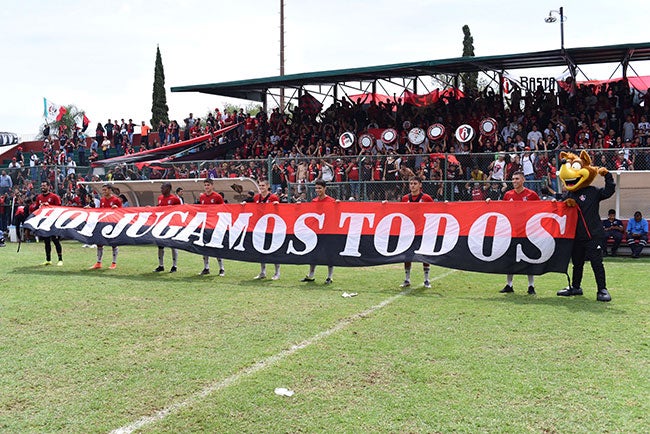 Aficionados conviven con jugadores en entrenamiento del Atlas