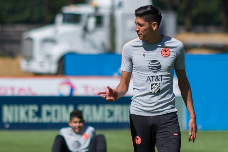 Edson Álvarez, en una práctica con el América