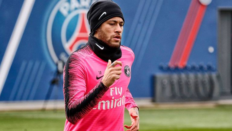 Neymar, durante un entrenamiento con el PSG 