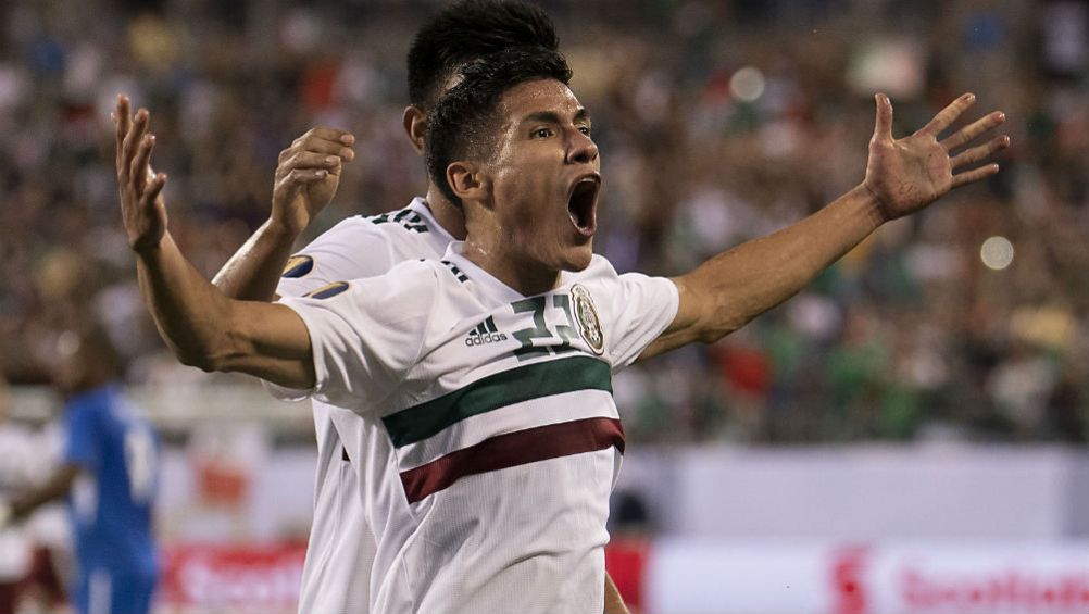 Antuna festeja gol con el Tri en Copa Oro