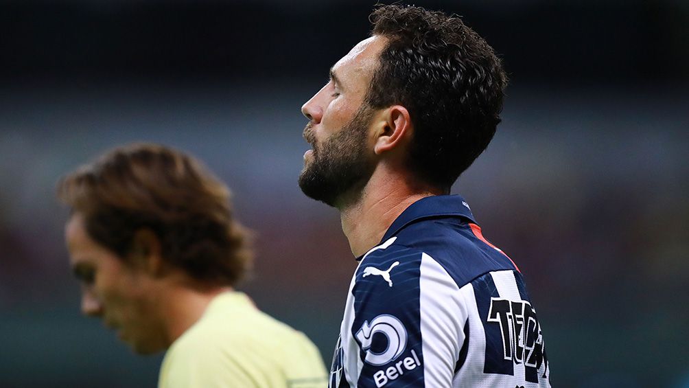 Miguel Layún en el partido contra América