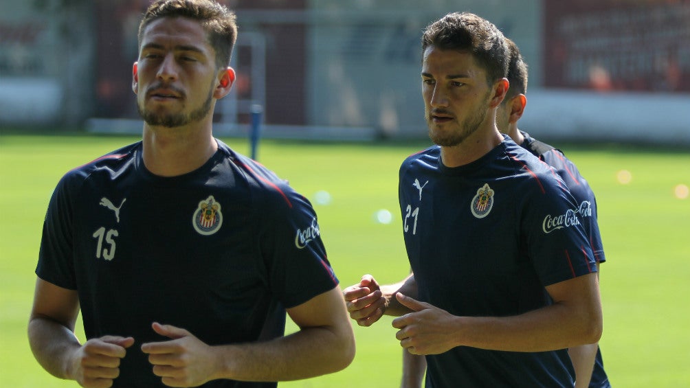 Hiram Mier durante uno de los entrenamientos de Chivas