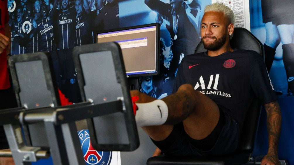 Neymar se entrena tras reportar con el PSG