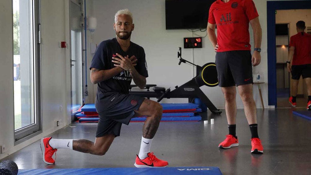 Neymar realiza ejercicios con el PSG