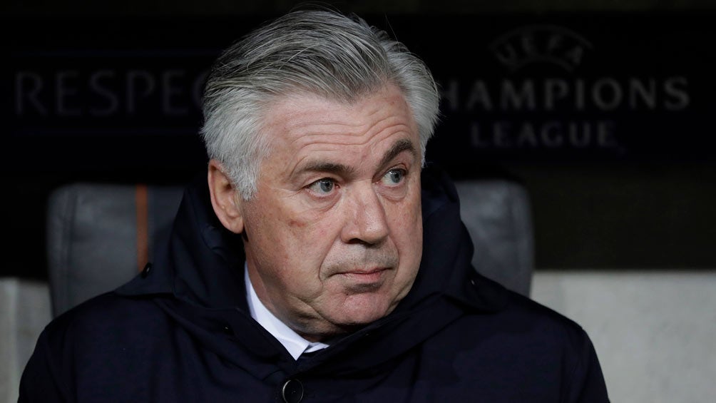 Carlo Ancelotti durante un partido del Napoli