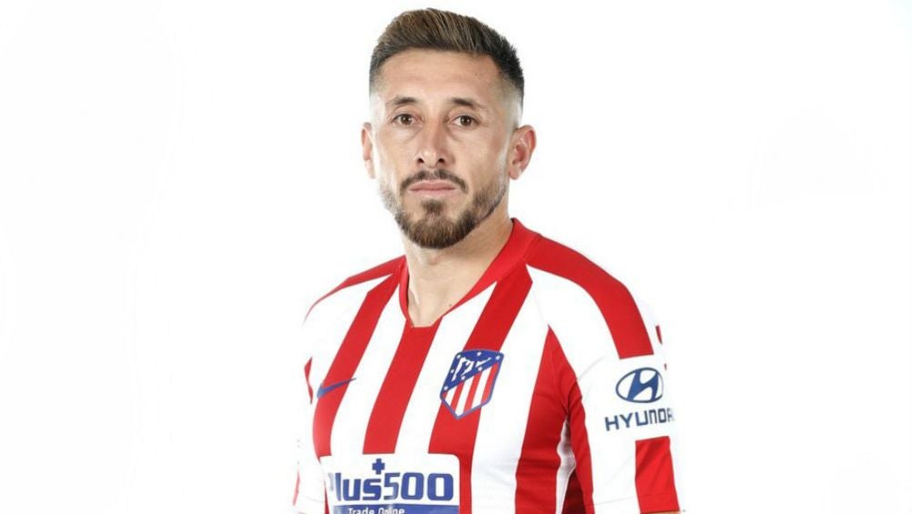 Herrera posa con nueva camiseta