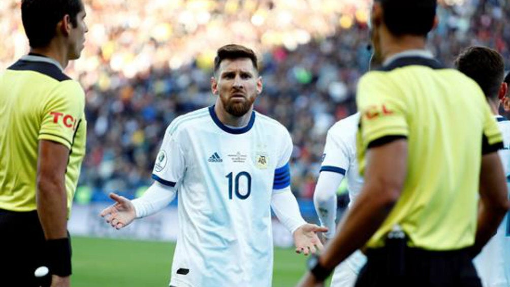 Messi no entiende su expulsión contra Chile