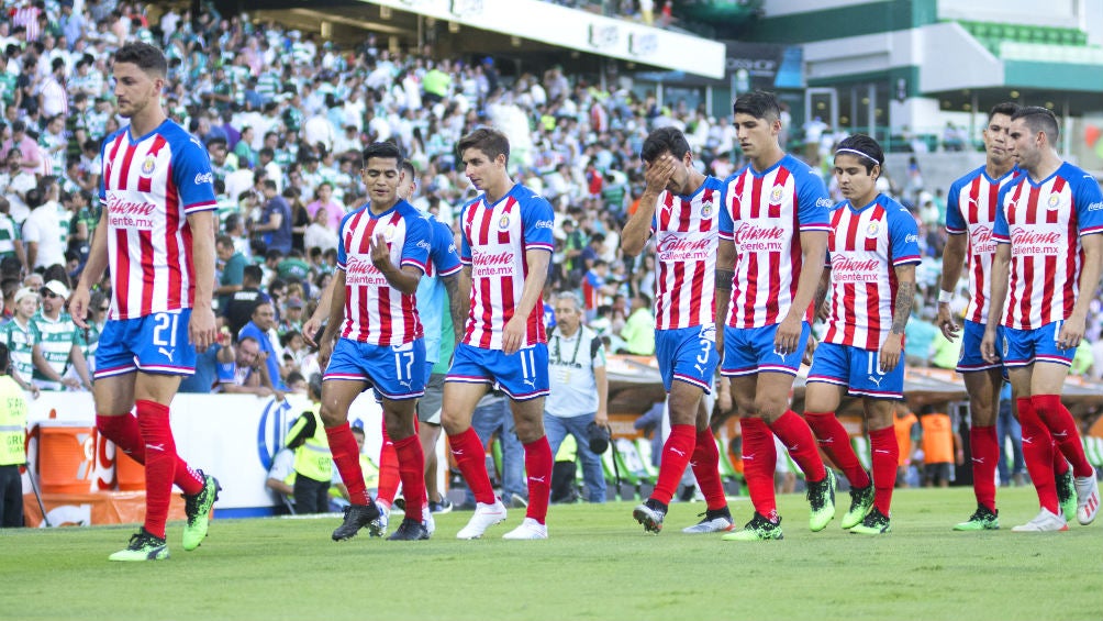 Chivas durante un encuentro contra Santos Laguna 