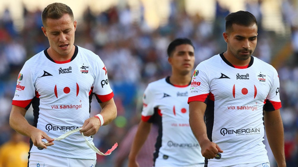 Jugadores de Lobos BUAP en lamento tras caer ante Puebla 