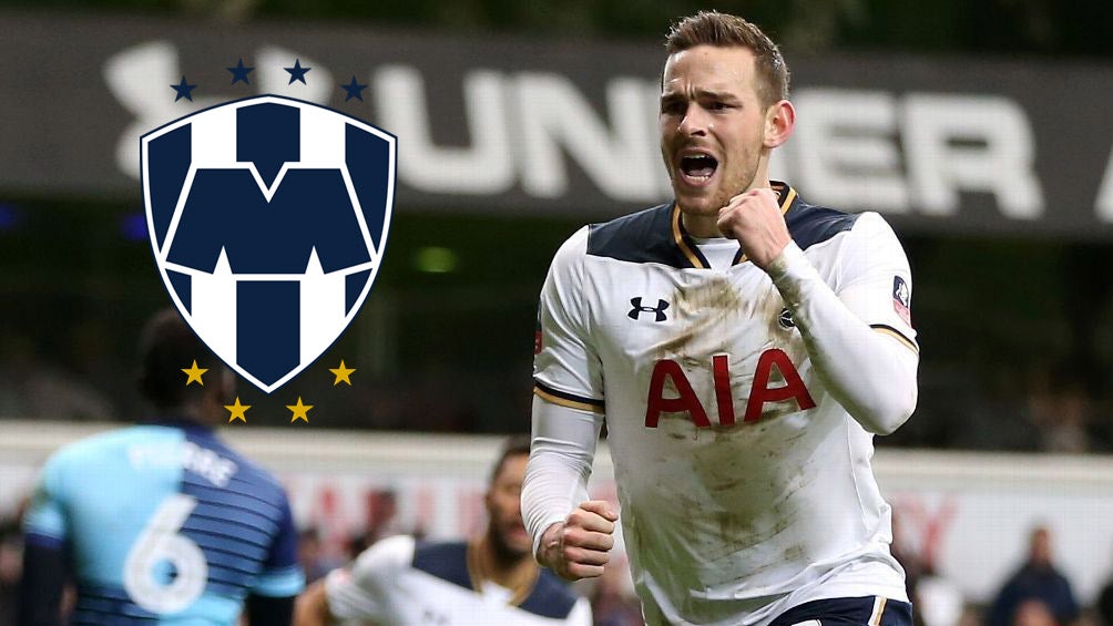 Vincent Janssen festeja un gol con Tottenham