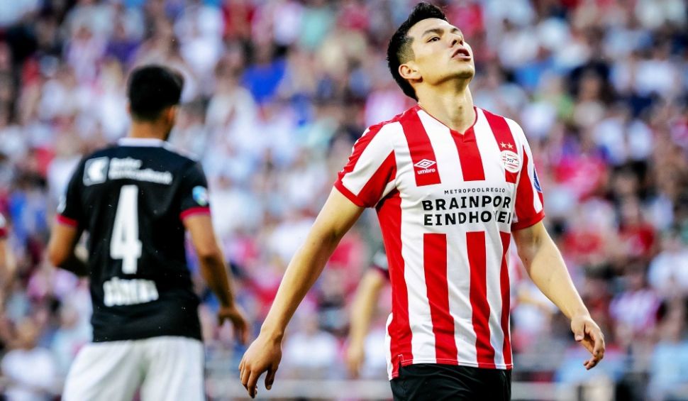 Hirving Lozano durante el partido del PSV Eindhoven contra Basilea