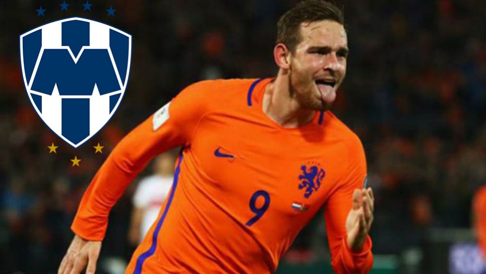 Vincent Janssen celebra un gol con Holanda