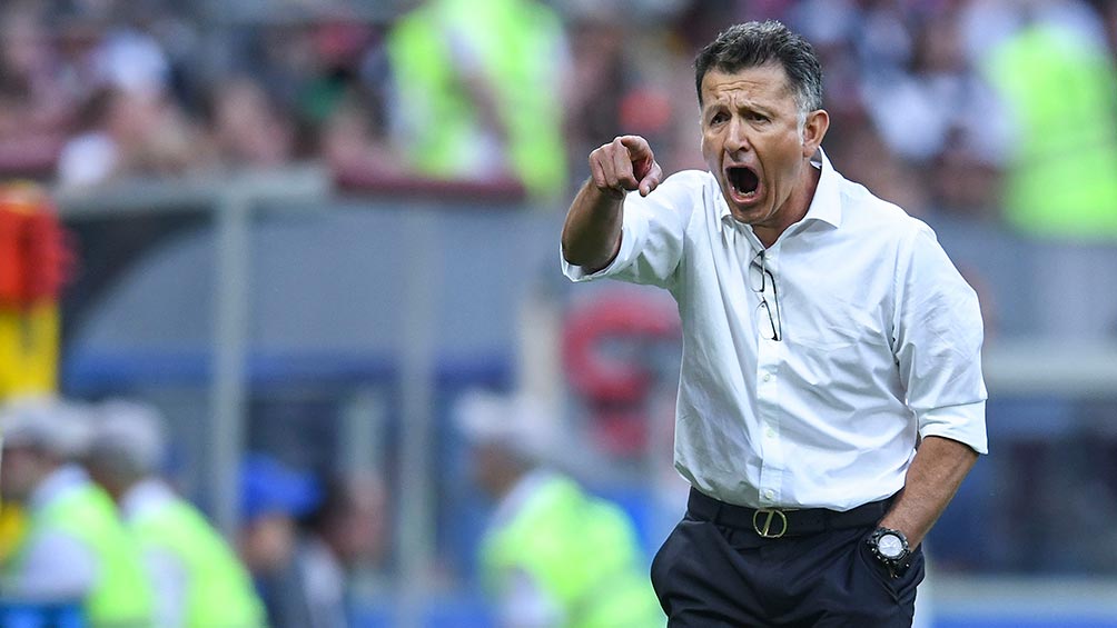 Juan Carlos Osorio grita durante un partido