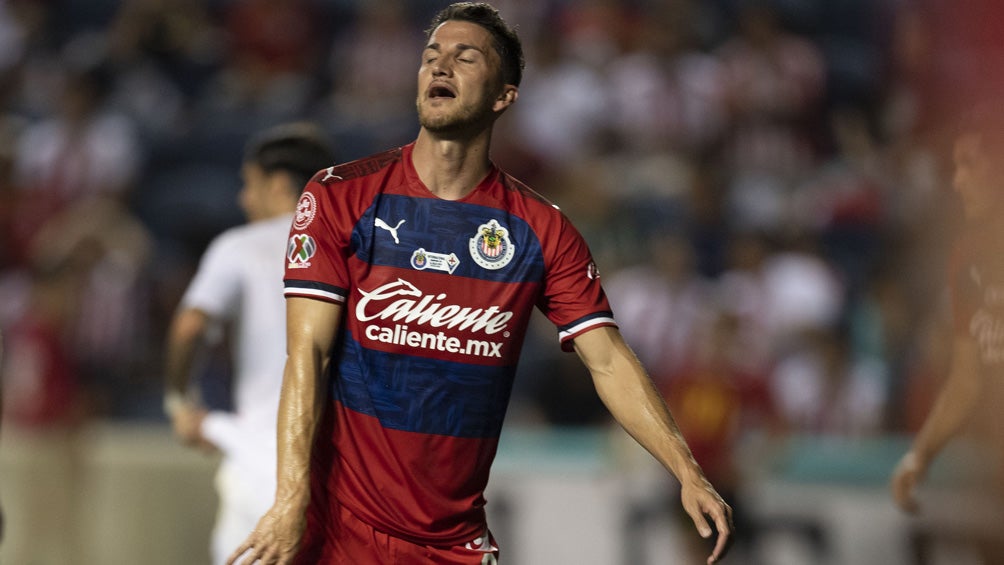 Hiram Mier lamenta una derrota de las Chivas 