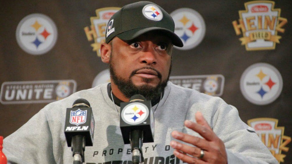 Mike Tomlin en conferencia de prensa