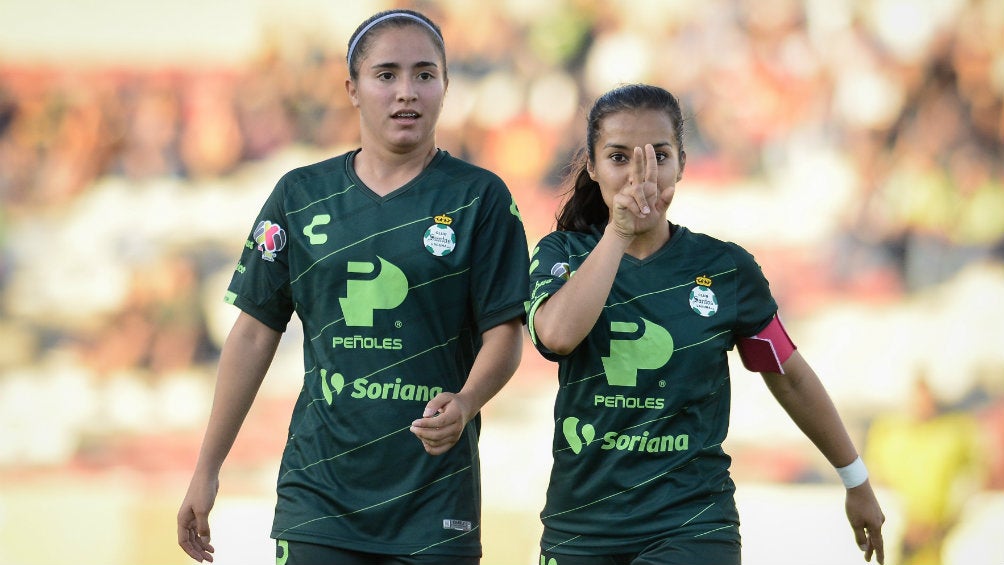 Santos Femenil durante un partido contra FC Juárez 