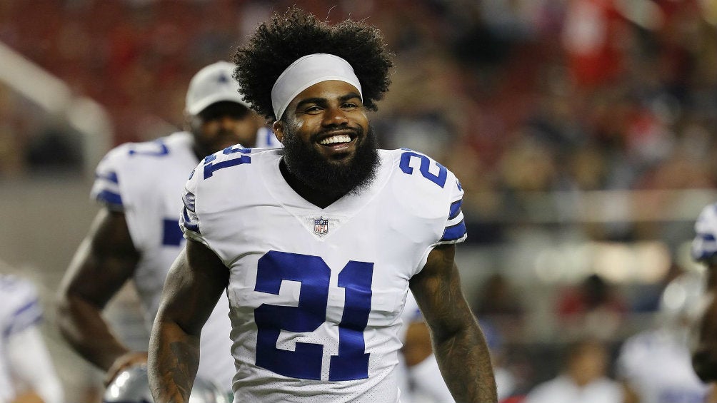 Ezekiel Elliott durante un juego de los Cowboys