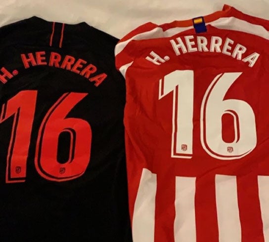 Las playeras que recibió Alan Pulido