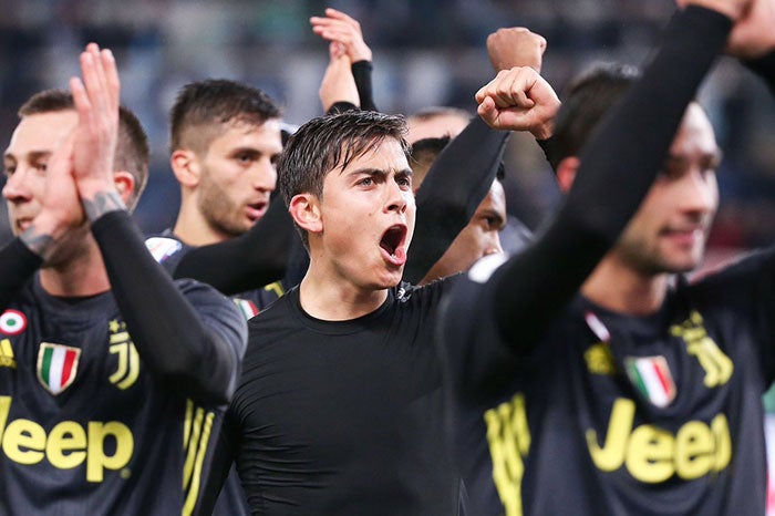 Dybala canta después de un partido 