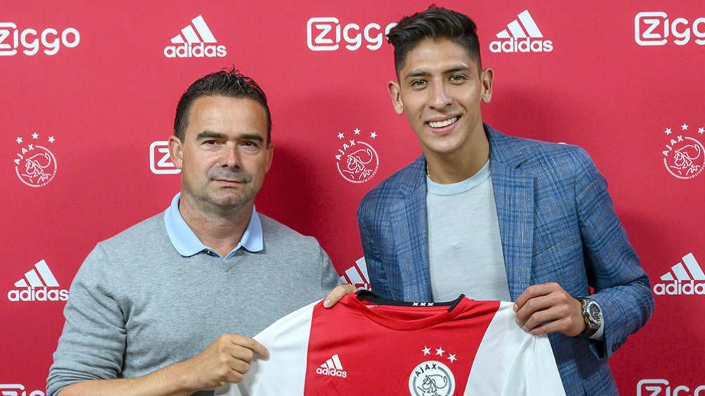 Edson Álvarez en su presentación con Ajax