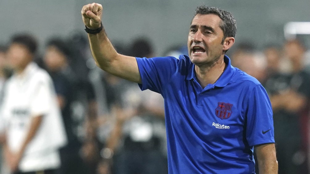 Ernesto Valverde durante el amistoso entre Barcelona y Vissel Kobe