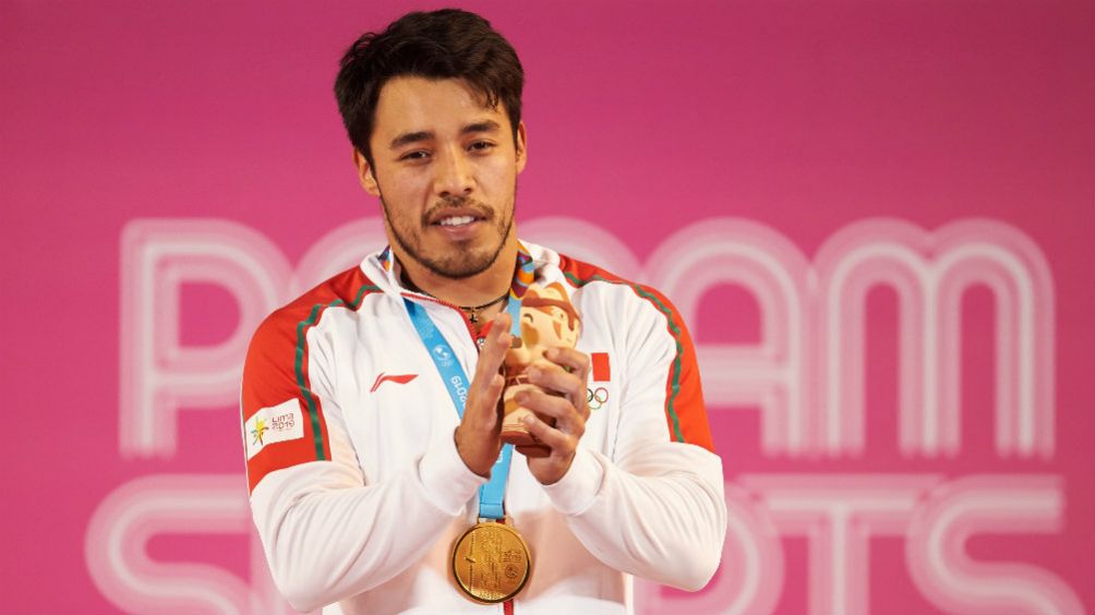 Jonathan Muñoz, con su medalla de oro conquistada en Lima 2019