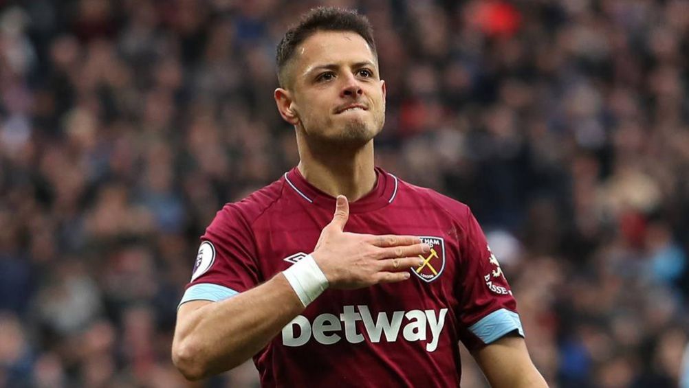 Chicharito Hernández en un partido con West Ham