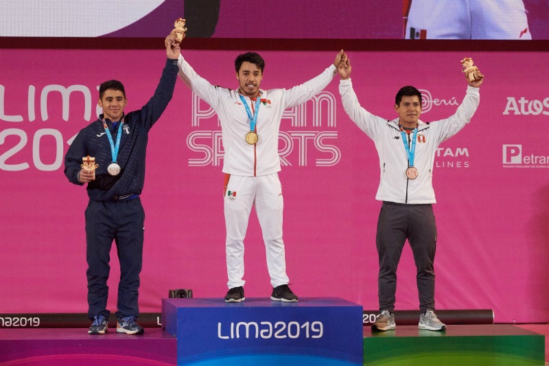 Podio de levantamiento de Pesas Masculino 67 kg 