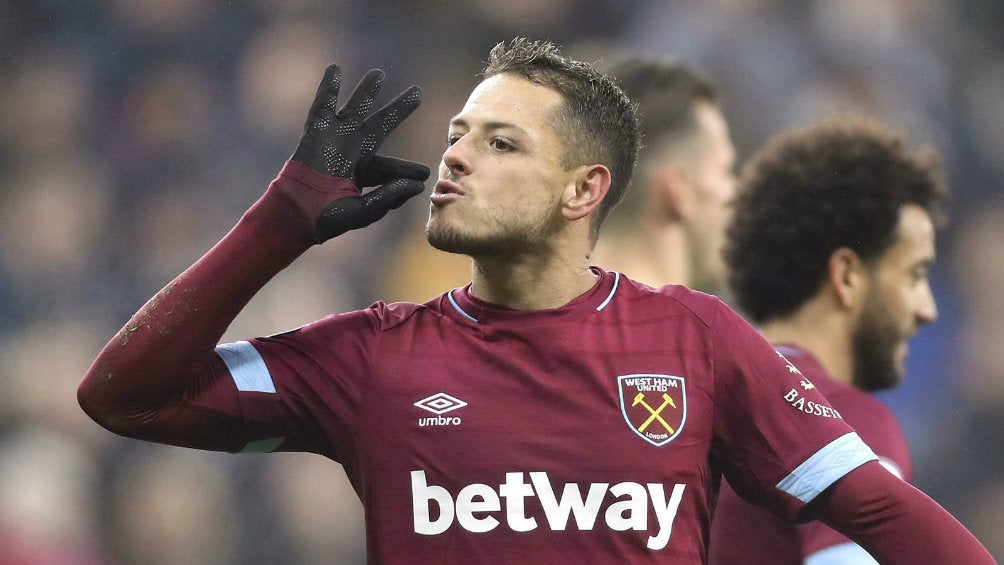 Chicharito celebra un gol con el West Ham