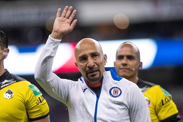 El Conejo Pérez saludó a la afición en el Azteca 