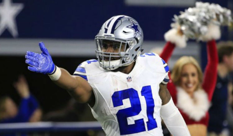 Ezekiel Elliott durante un juego de los Cowboys