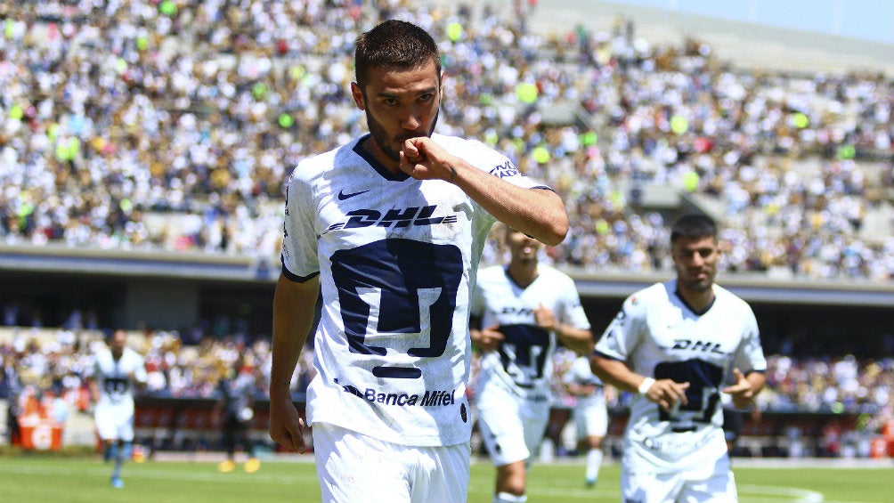 Juan Pablo Vigón, celebra anotación contra Necaxa