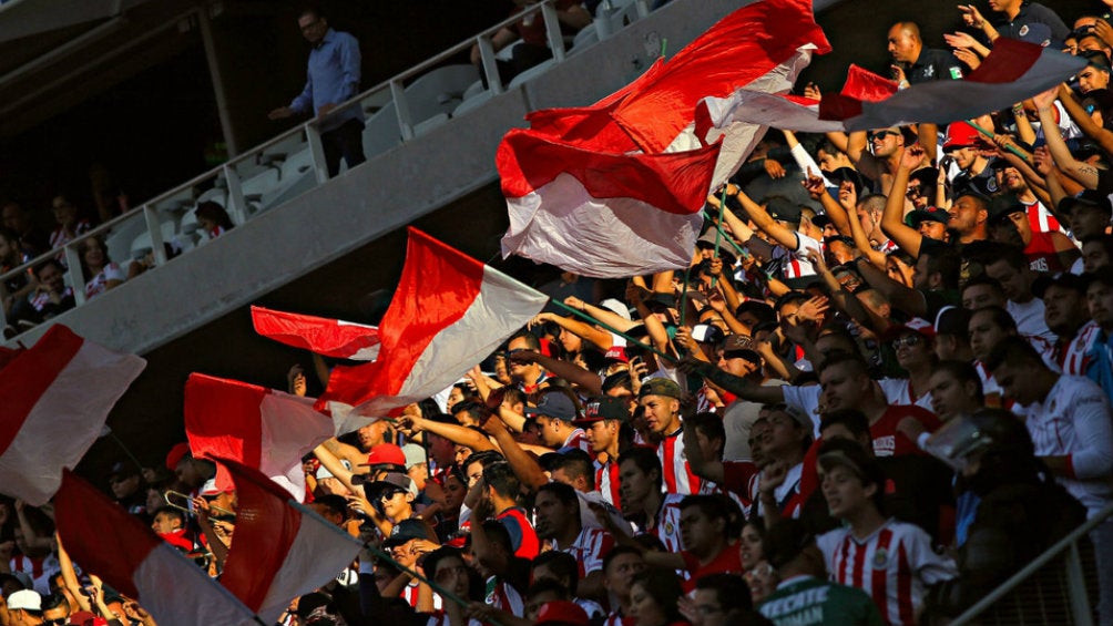 Barra del Guadalajara apoya a su equipo