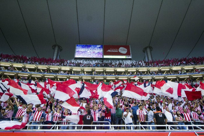 Aficionados de Chivas, en las gradas del Akron