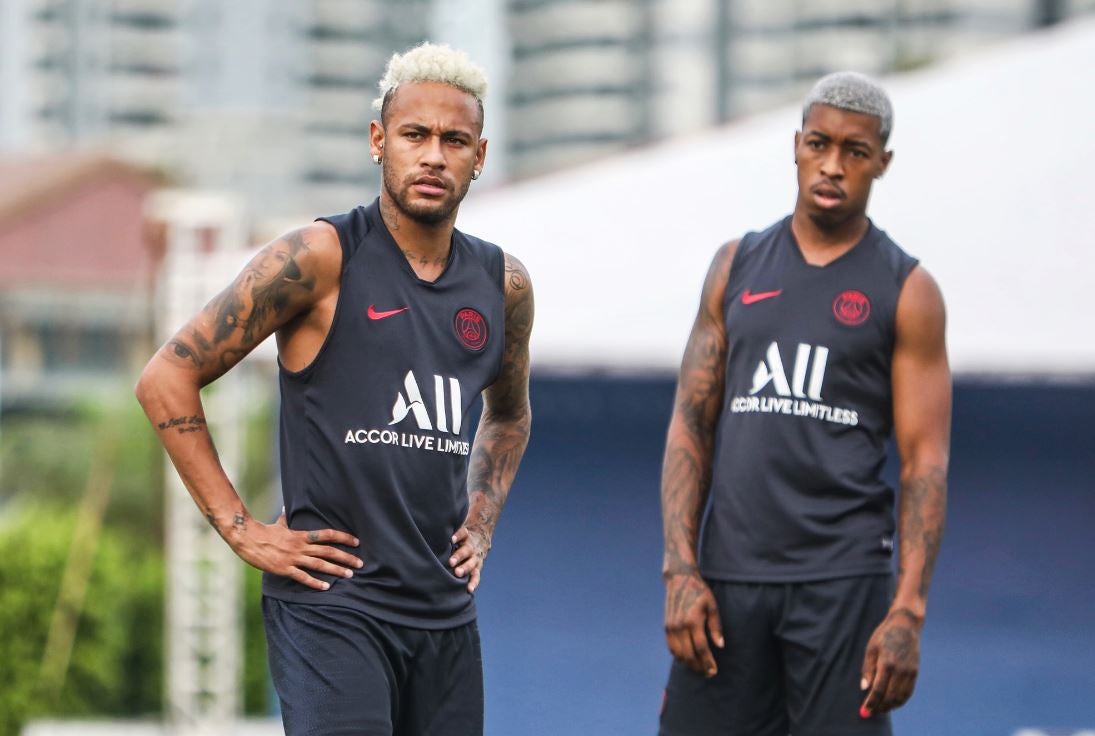 Neymar, muy serio en un entrenamiento del PSG